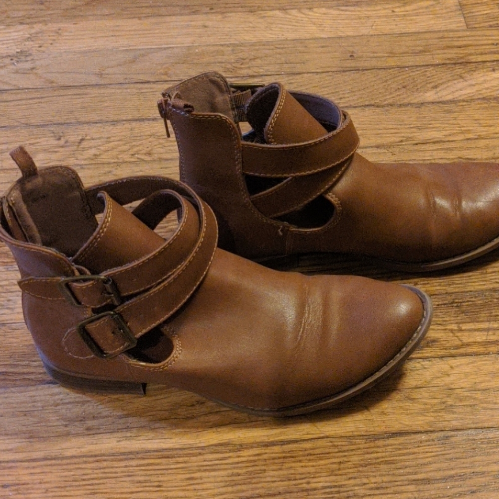 Gap booties